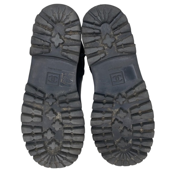 CHANEL BOOTS Black Leather Moto Engineer Italy Interlocking C Burgundy Zip 39.5 - Picture 7 of 16